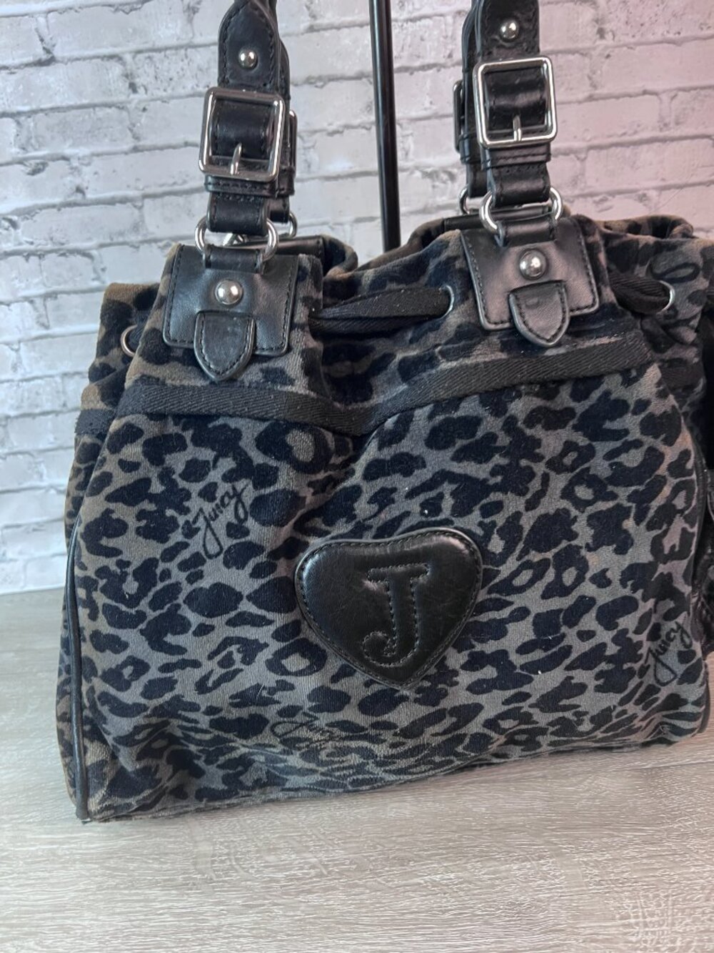 juicy couture daydreamer leopard print bag in grey and black - Picture 5 of 12
